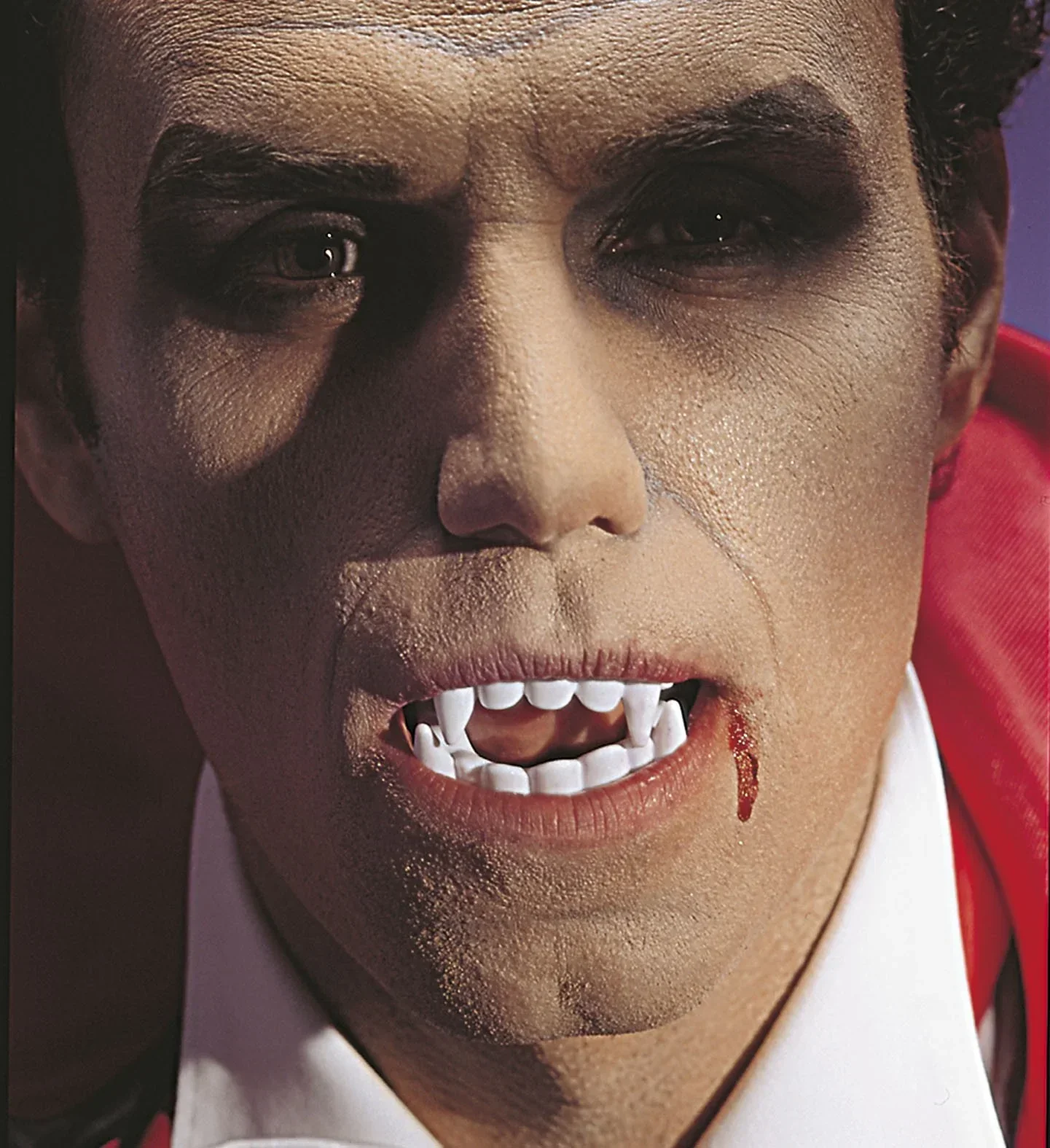 Dentadura de Vampiro Económica - Image 2