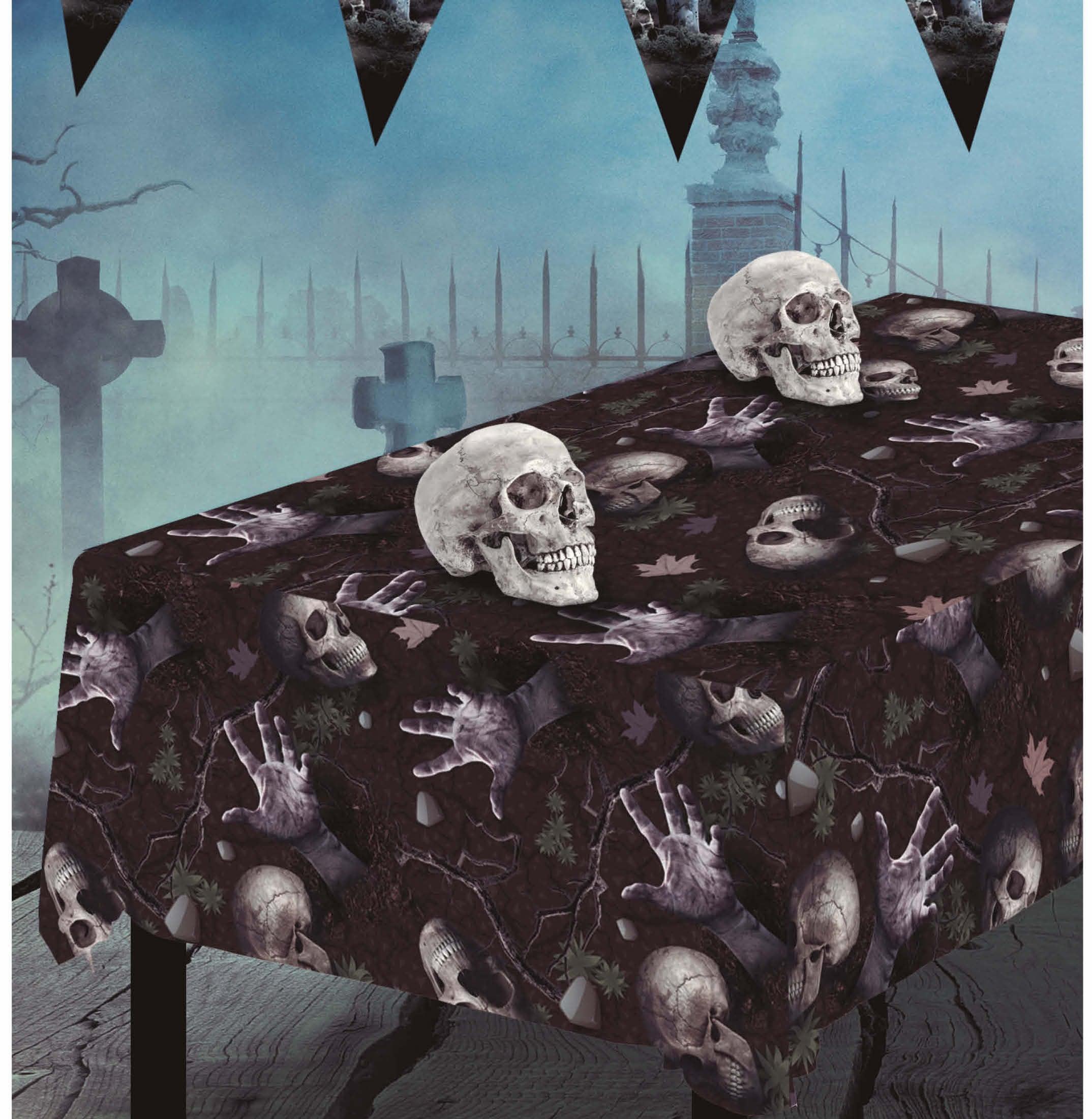 Mantel de Cementerio con Estampado de Calaveras - Image 2