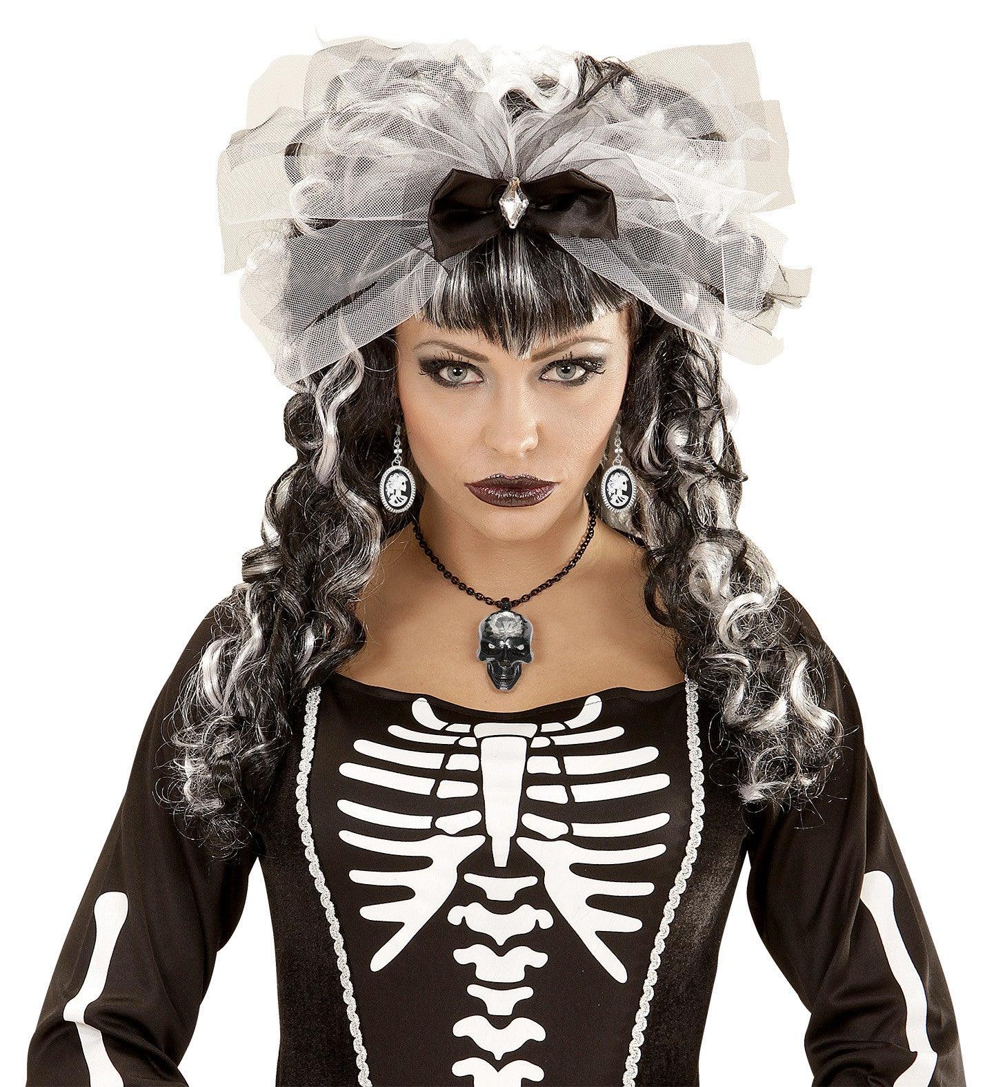Pendientes Cameo de Catrina Blancos y Negros - Image 3