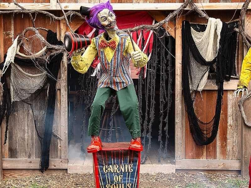 Presentador de Circo Siniestro con Movimiento, Luz y Sonido - Image 7